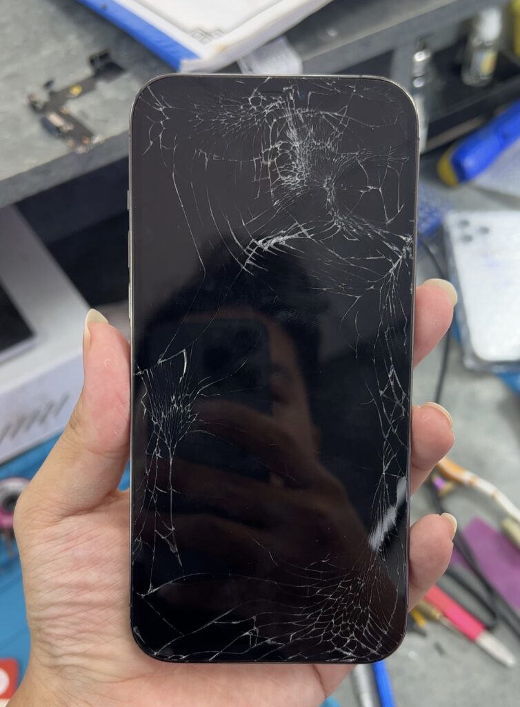 Thay mặt kính - Ép kính lấy liền tại Hi Pro